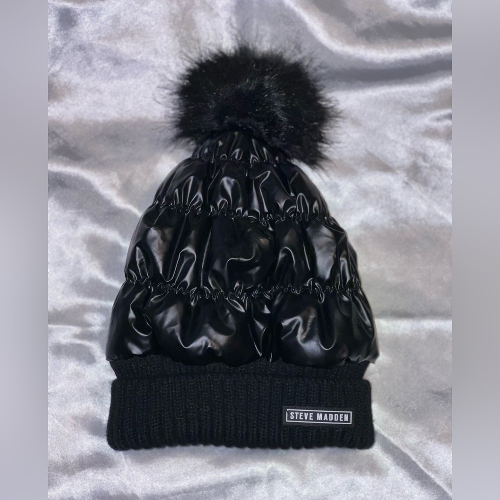 STEVE MADDEN POM-POM PUFFER BEANIE